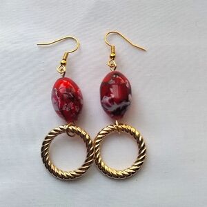 Artisan Red Splatter Oval Glass Bead Twisted Gold Tone Dangle Hoop Earrings